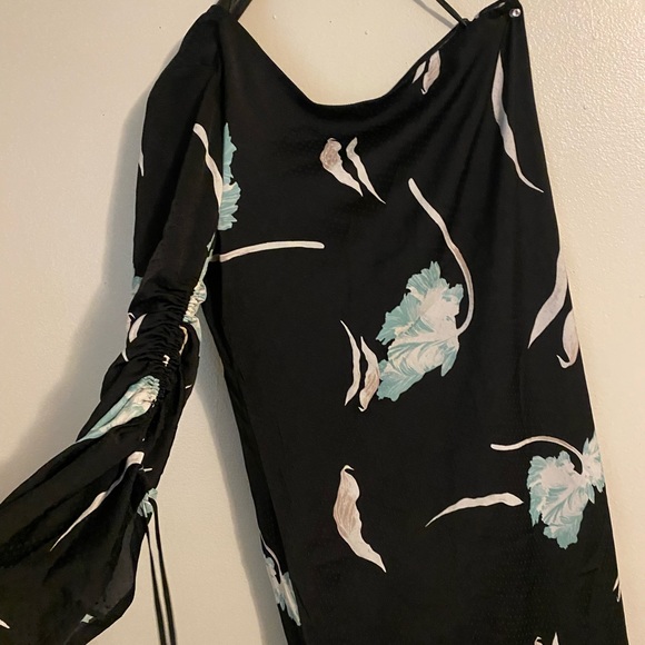 Dress - Picture 2 of 8